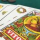 ¿Cómo jugar al blackjack con cartas españolas?